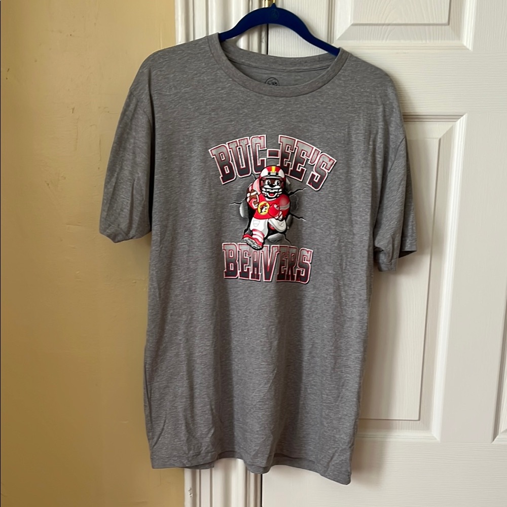 Gray Buc-ee's Graphic Tee